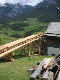 chanals pro'l muglin / Holzrinnen bei der Mühle