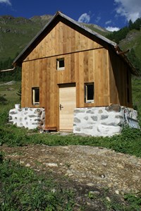 fatschada cun larsch resgià / rohe Lärchenfassade